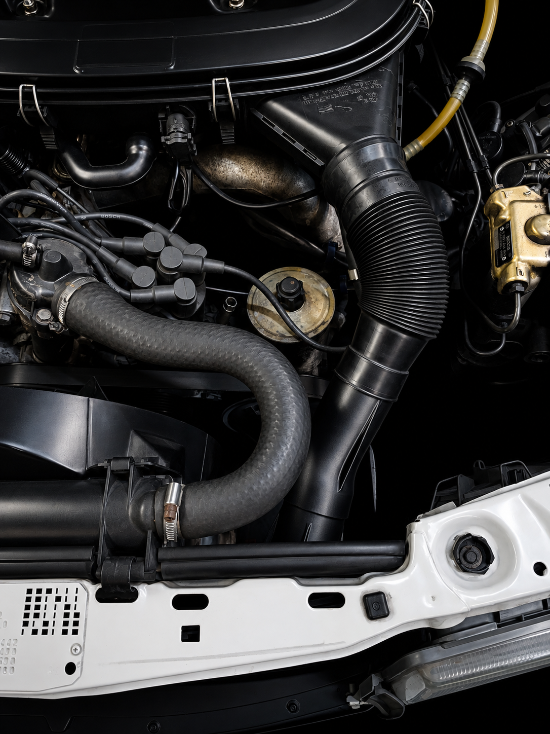 Mercedes 190E M102 Air Intake Motorraum Bild 3